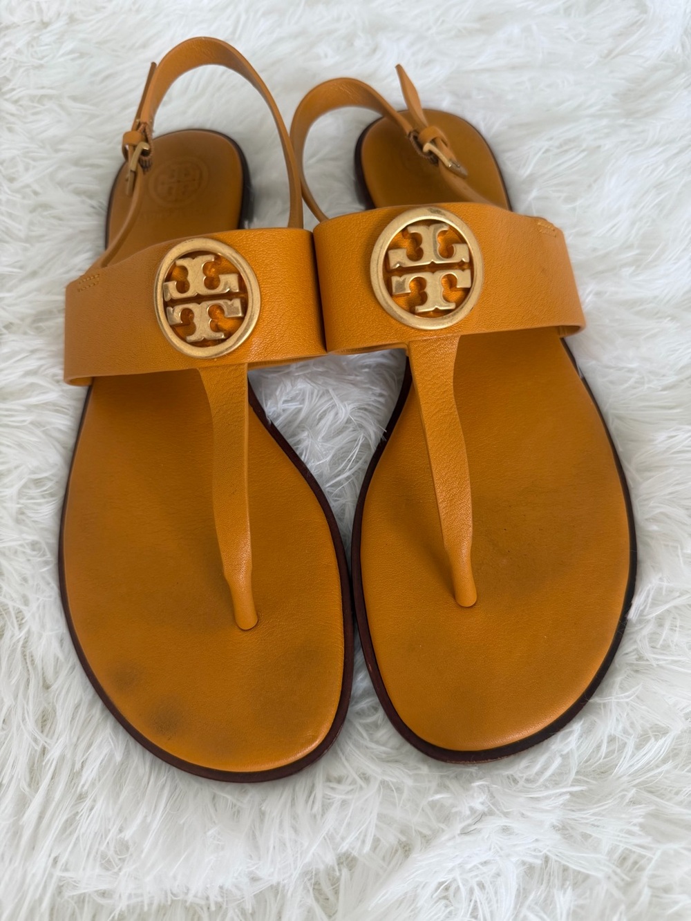 Tory Burch Leather Thong Sandals in Camel with Gold Logo